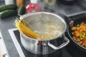 Come risparmiare energia in cucina , trucchi per risparmiare in cucina , prodotti sostenibili per la cucina ,