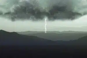 inseminazione delle nuvole , piogge artificiali , cloud seeding , paesi che praticano il cloud seeding , rischi ambientali delle piogge artificiali