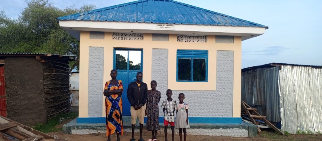 Plan B recycle, aule scolastiche Plan B Recycle aule scolastiche , Sud Sudan , Juba , Riciclo bottiglie di plastica